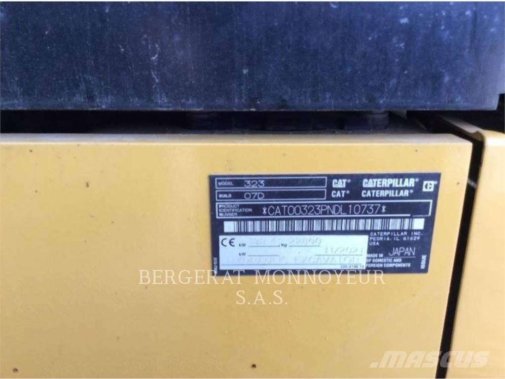 CAT 323 Bageri gusjeničari