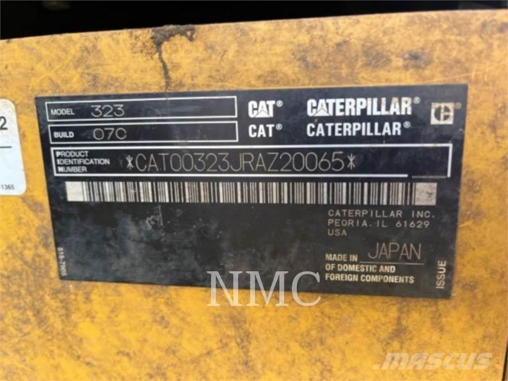 CAT 323 Bageri gusjeničari