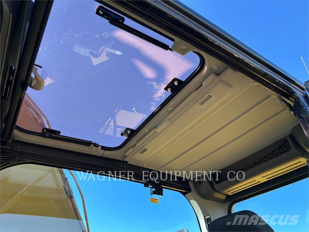 CAT 323 Bageri gusjeničari