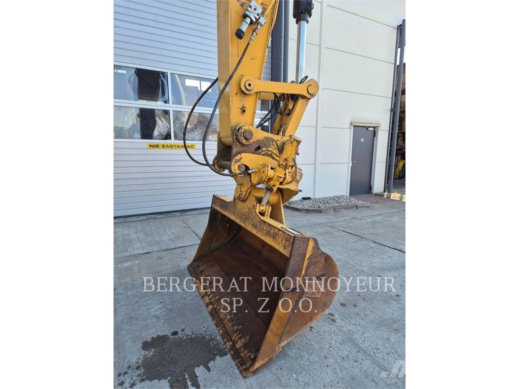 CAT 323 Bageri gusjeničari