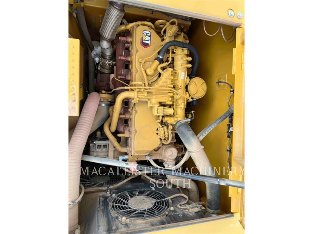CAT 323 Bageri gusjeničari