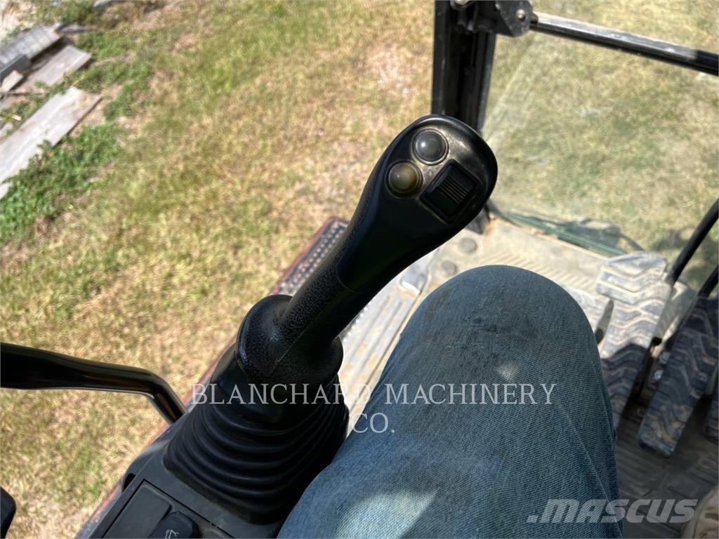 CAT 323 Bageri gusjeničari