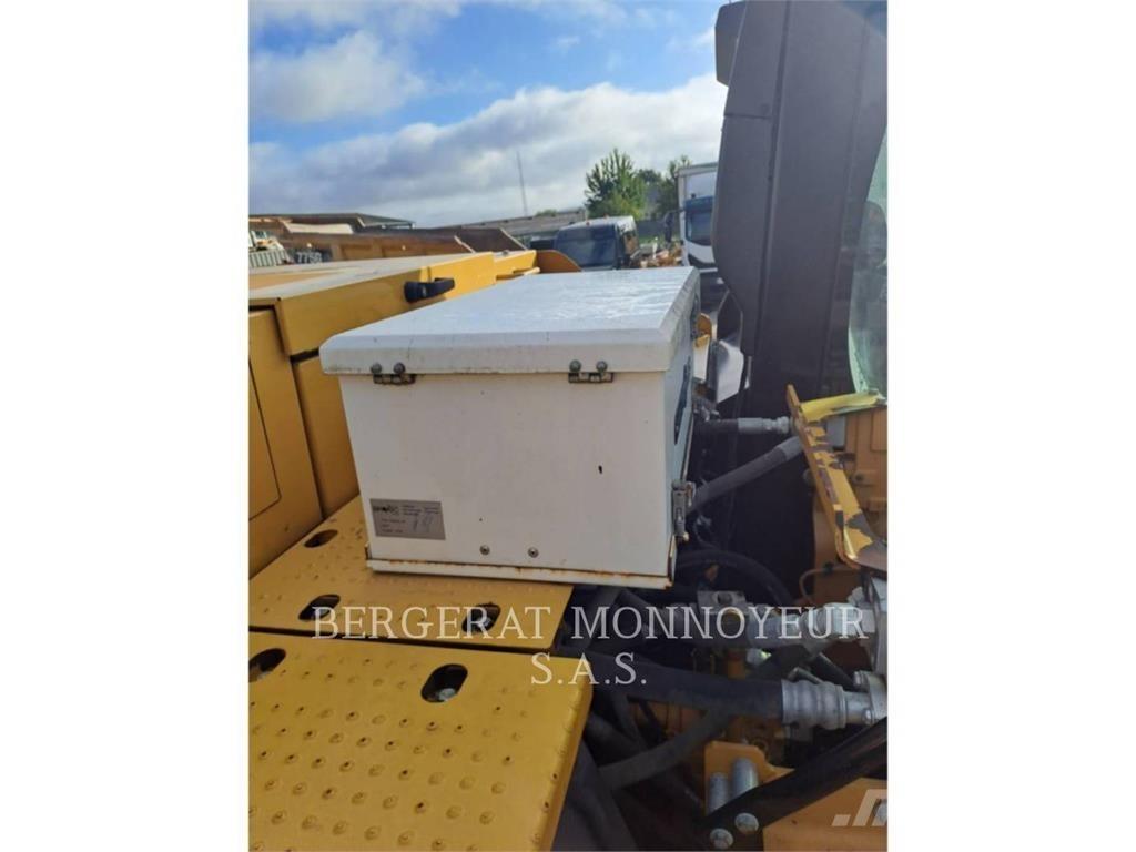 CAT 323-07 Bageri gusjeničari