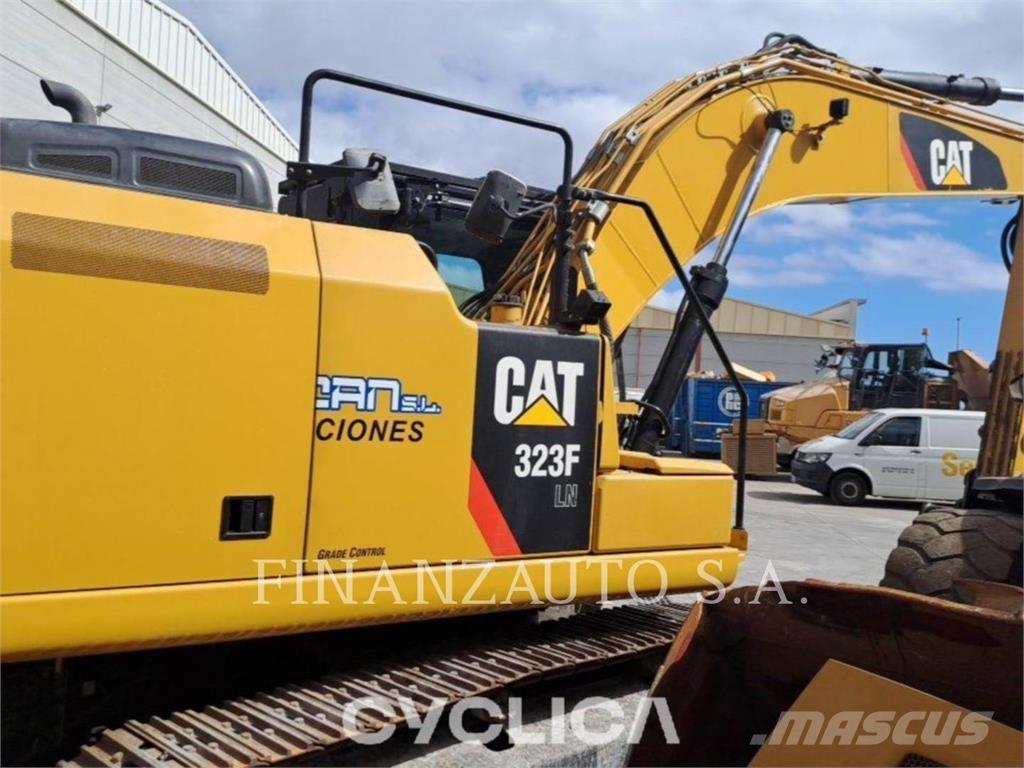 CAT 323F Bageri gusjeničari