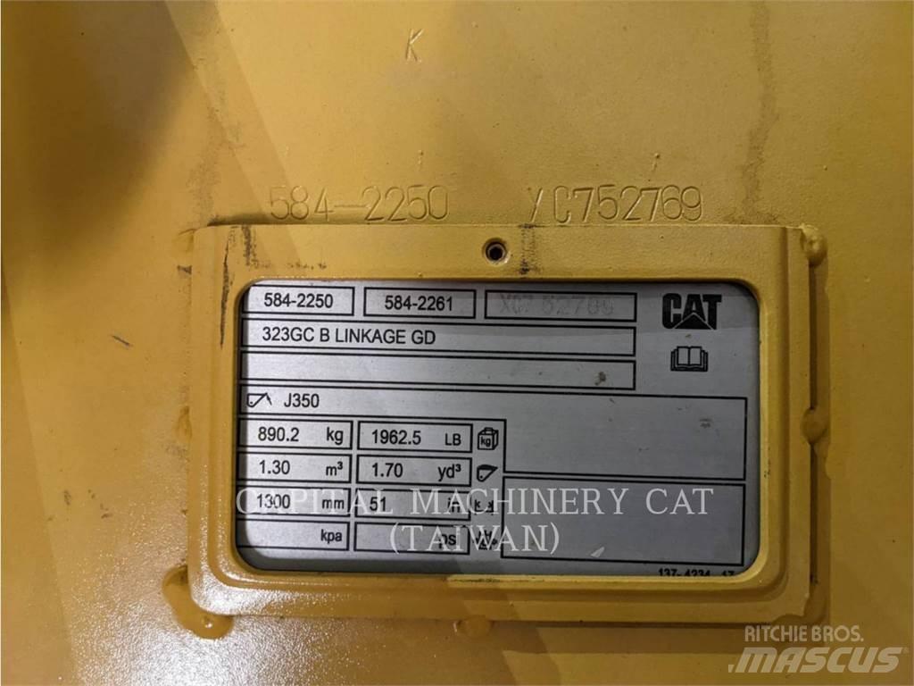 CAT 323GC Kašike / Korpe