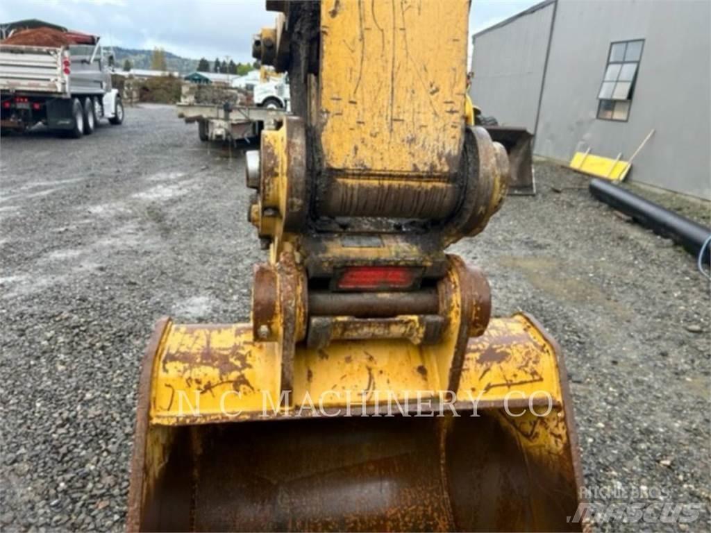 CAT 325 Bageri gusjeničari