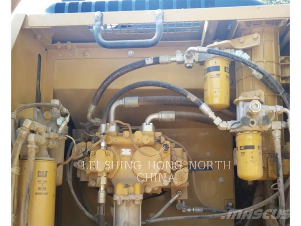 CAT 330D2L Bageri gusjeničari