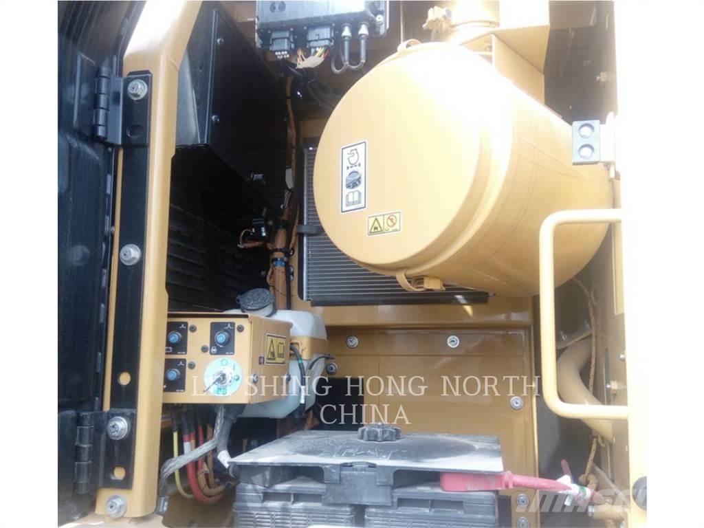 CAT 330D2L Bageri gusjeničari