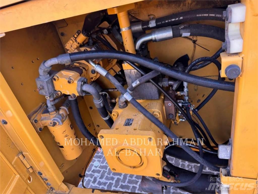 CAT 374D L Bageri gusjeničari