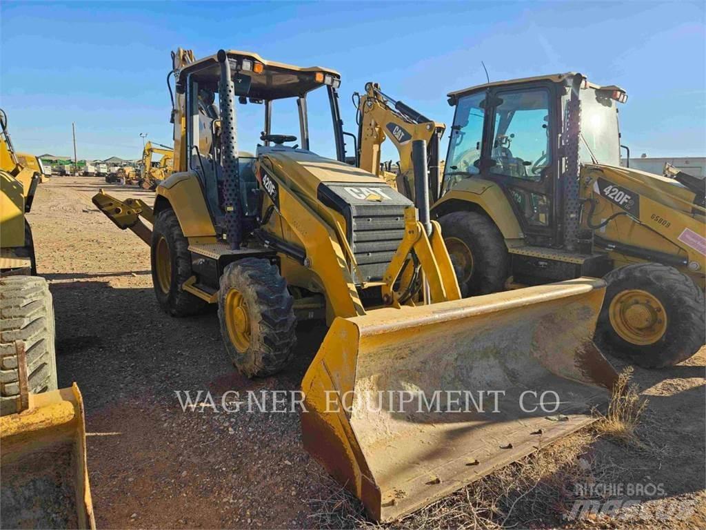 CAT 420F2 4WDS Utovarni rovokopači