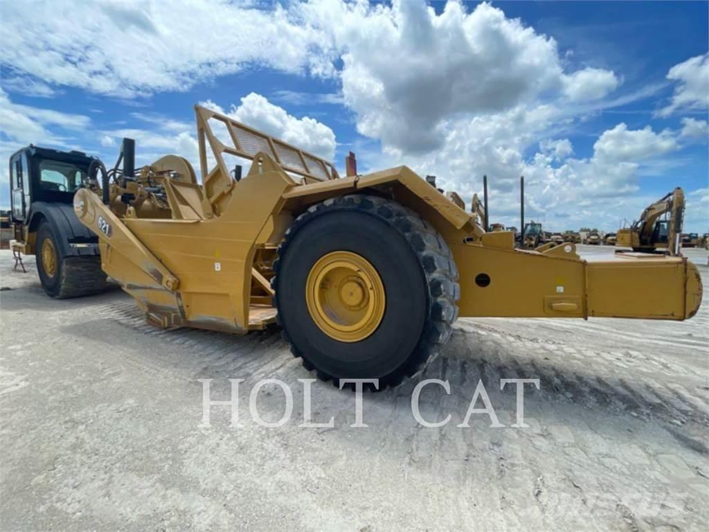 CAT 621 Strugači