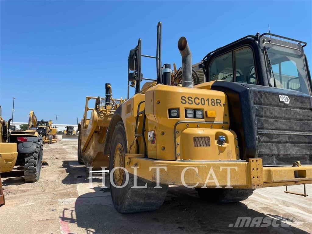 CAT 621 Strugači