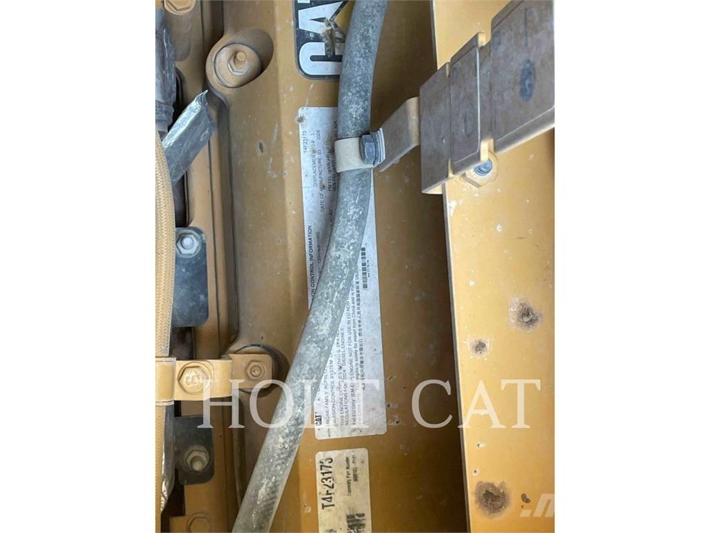 CAT 621 Strugači