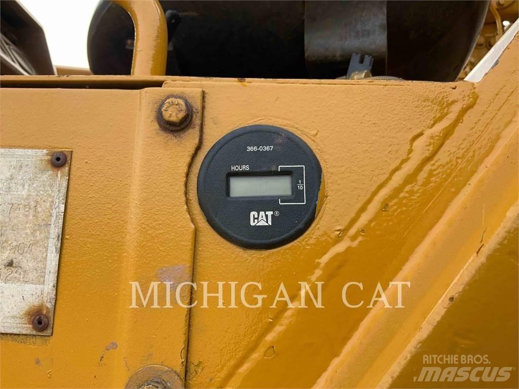 CAT 621E Strugači