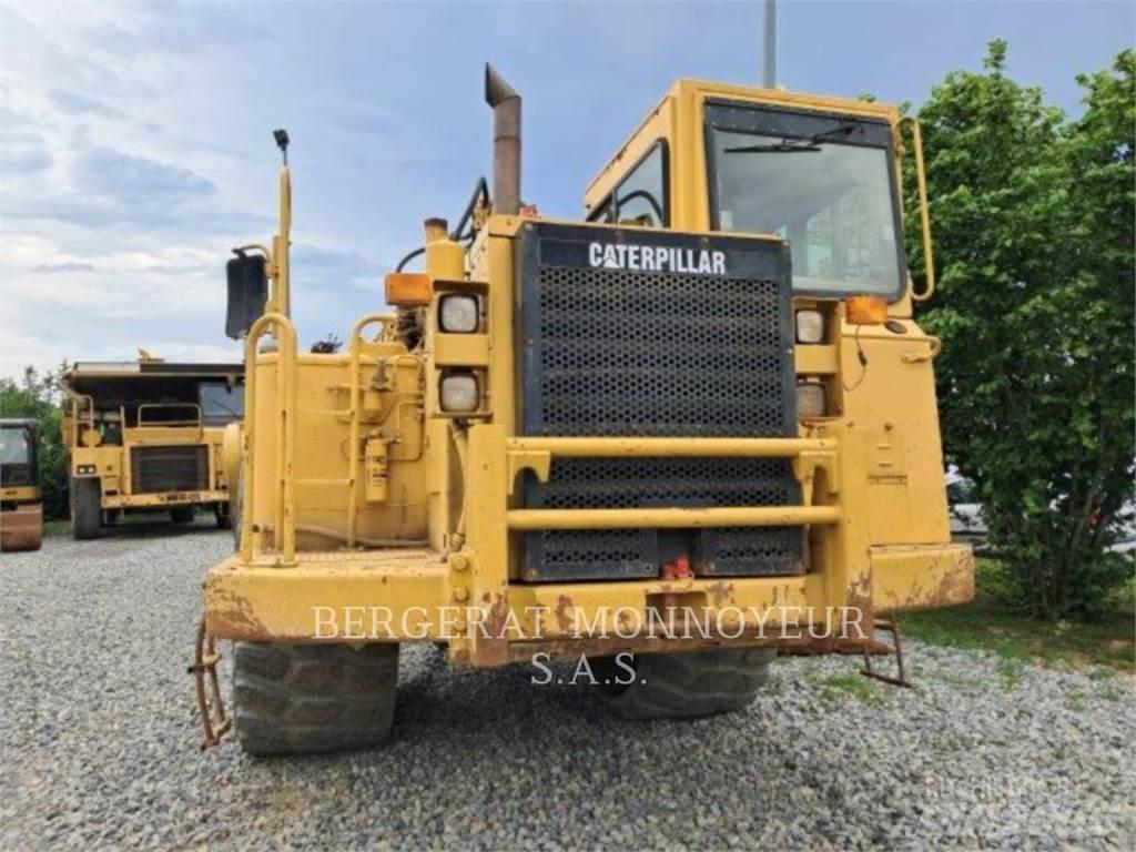 CAT 621F Strugači