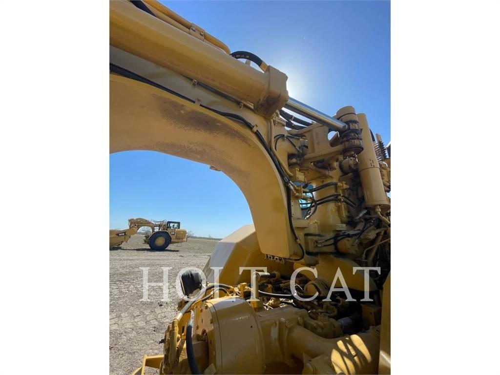 CAT 621G Strugači