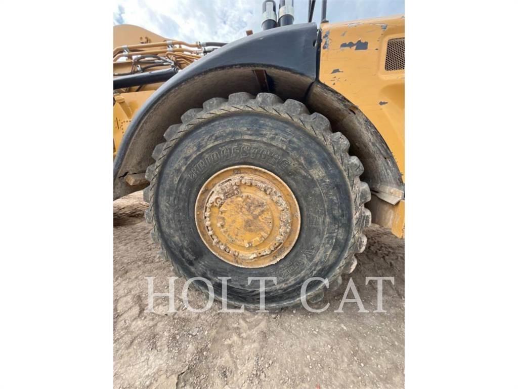 CAT 621K Strugači