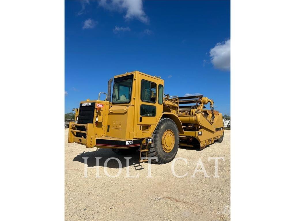 CAT 623F Strugači
