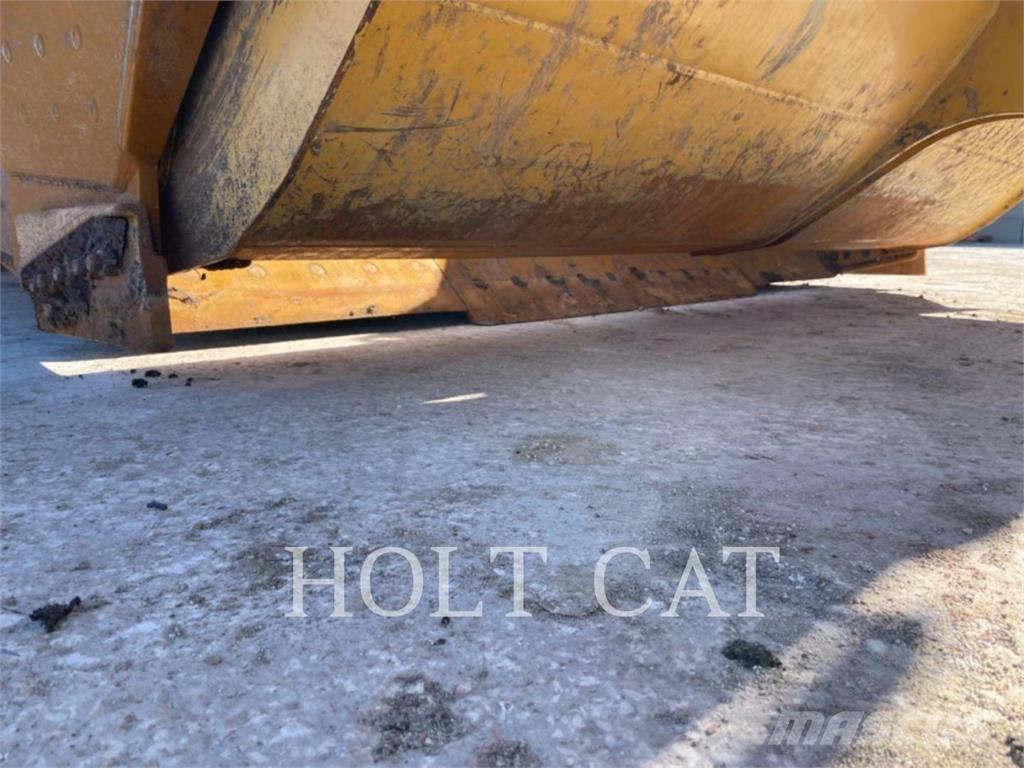 CAT 631 Strugači