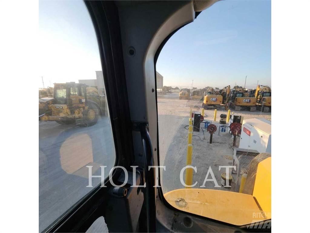 CAT 631K Strugači
