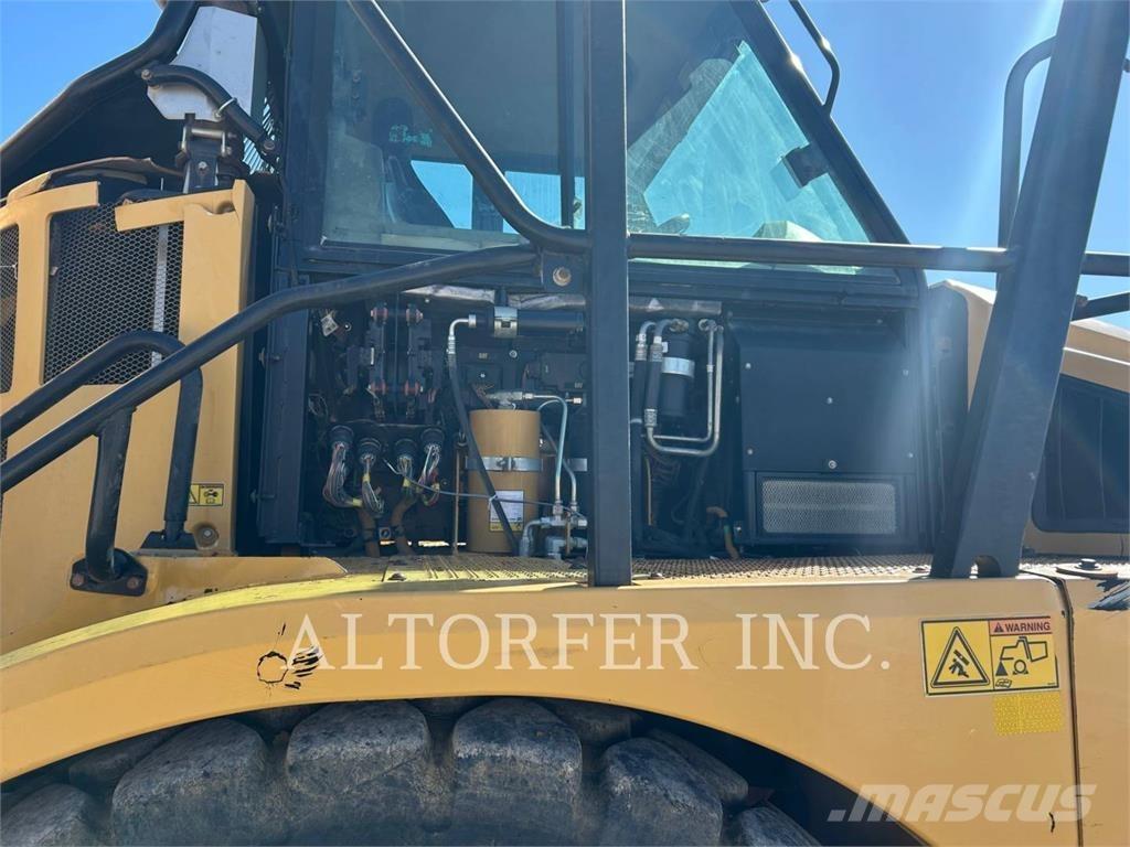 CAT 740B Zglobni demperi