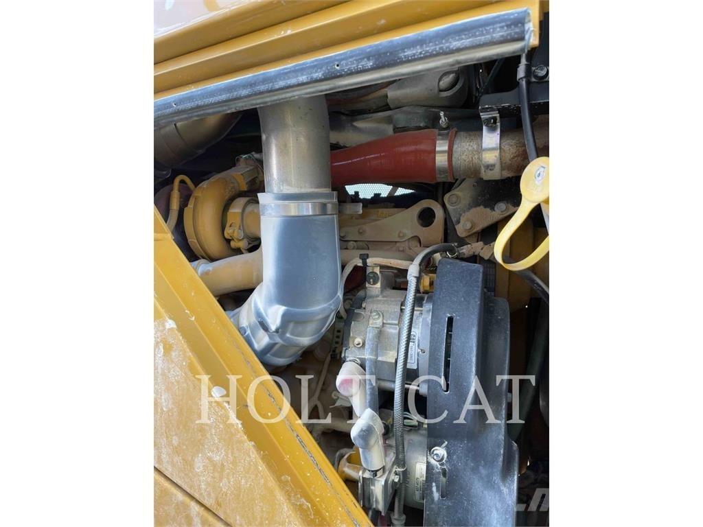 CAT 815 Kompaktori zemlje