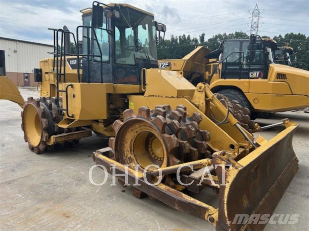 CAT 815F2 Buldožeri na kotačima