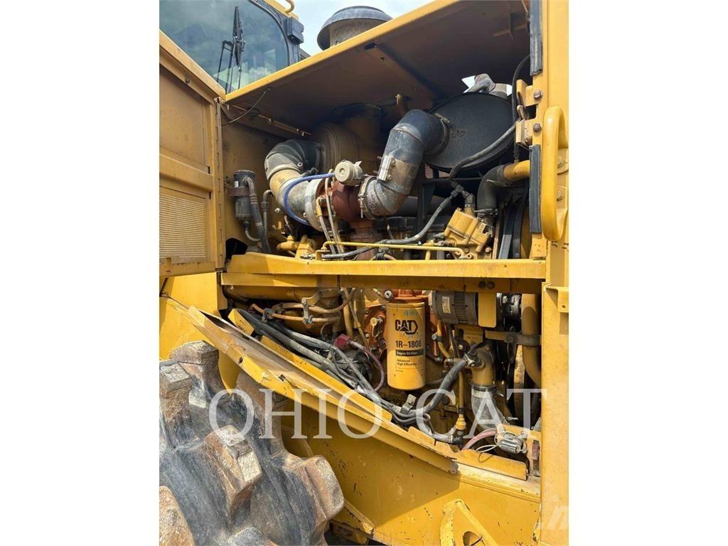 CAT 815F2 Kompaktori zemlje