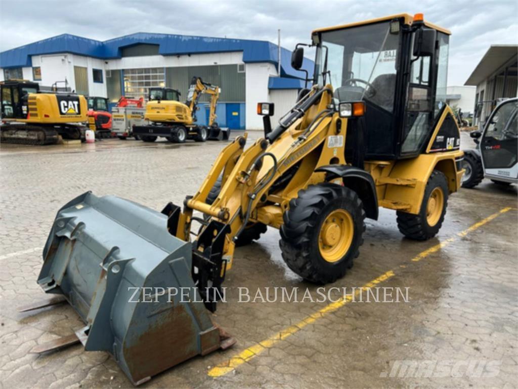 CAT 902 Utovarivači na kotačima