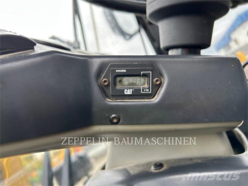 CAT 902 Utovarivači na kotačima