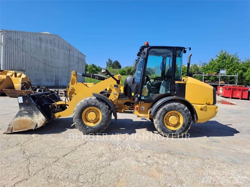 CAT 906M Utovarivači na kotačima