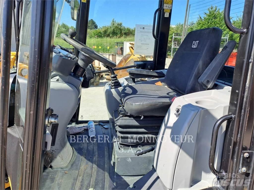 CAT 906M Utovarivači na kotačima