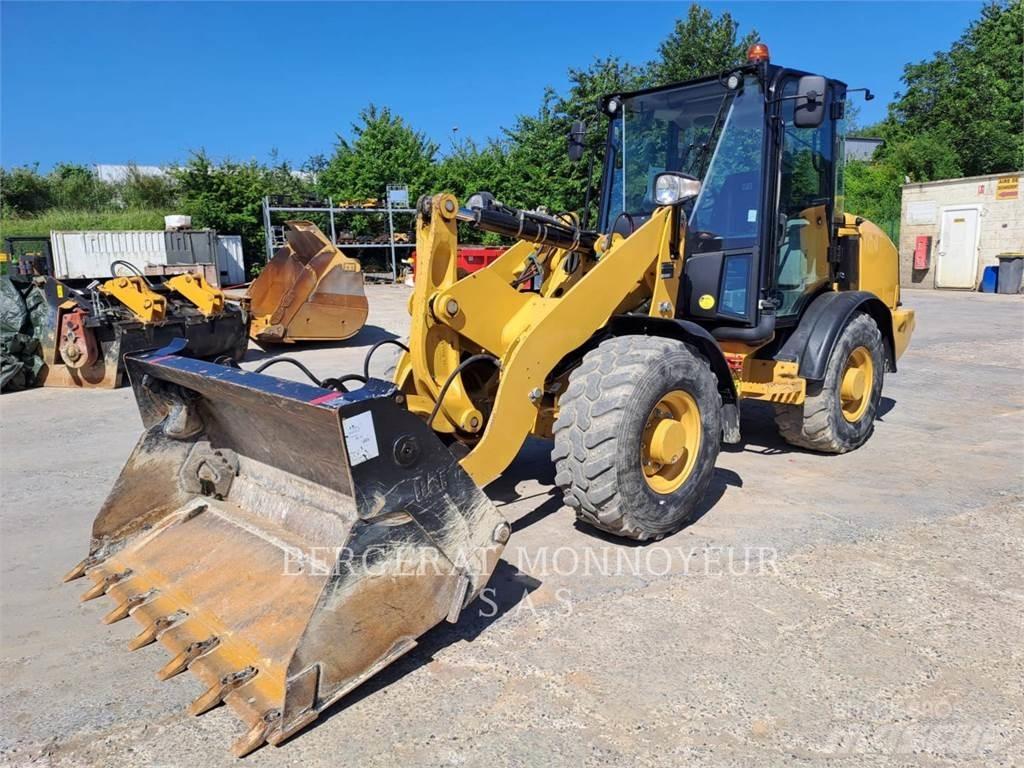 CAT 906M Utovarivači na kotačima