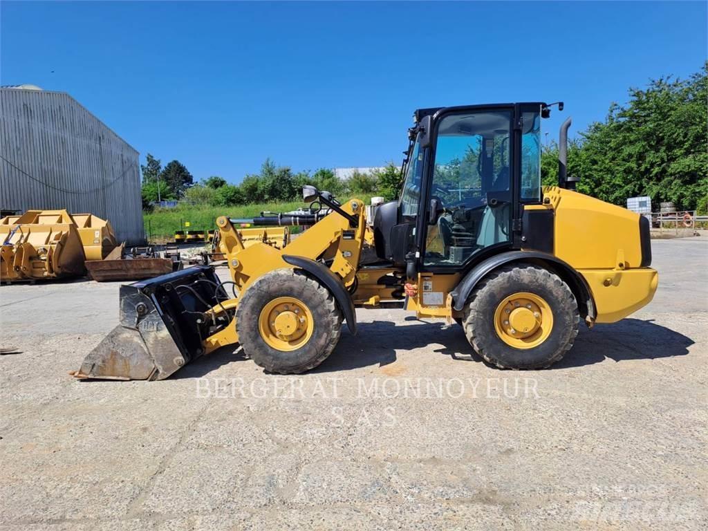 CAT 906M Utovarivači na kotačima