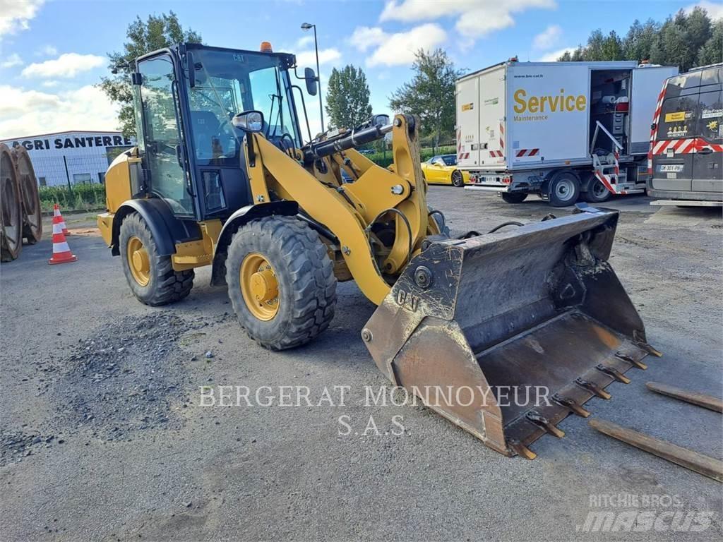 CAT 906M Utovarivači na kotačima