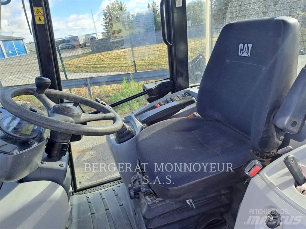 CAT 906M Utovarivači na kotačima