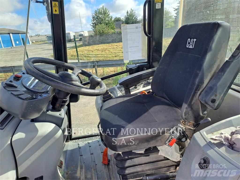 CAT 906M Utovarivači na kotačima