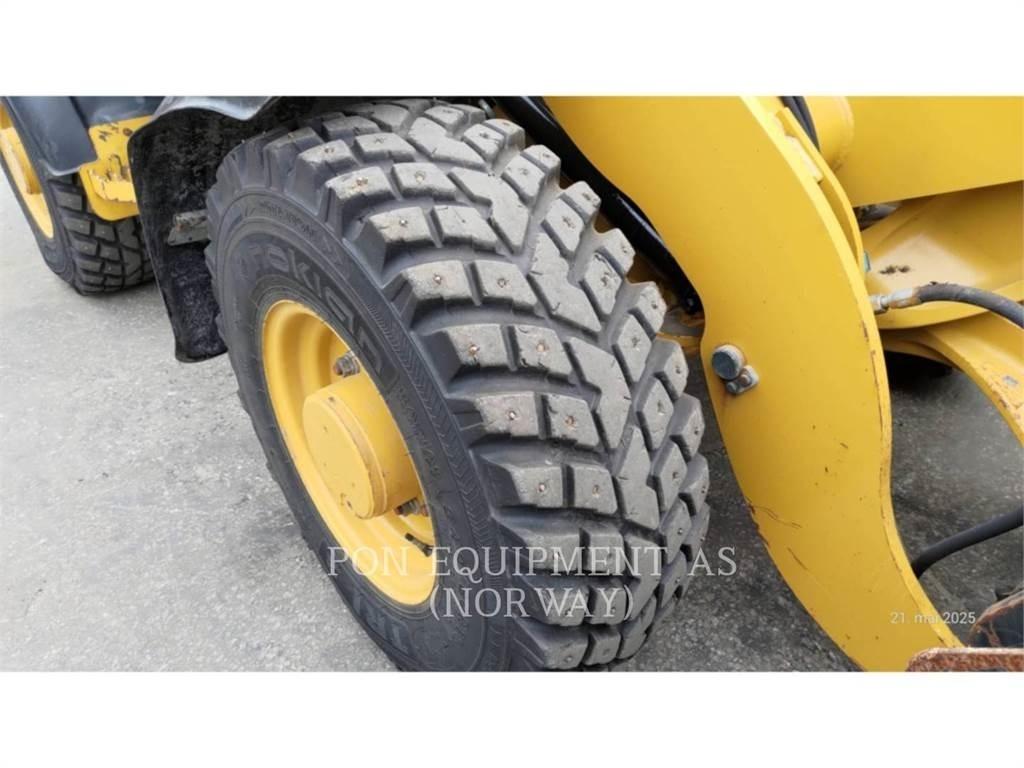 CAT 906M Utovarivači na kotačima