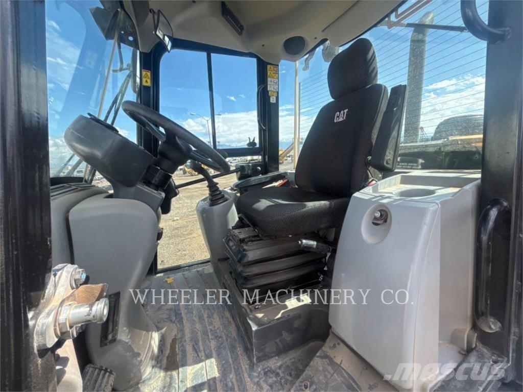 CAT 906M Utovarivači na kotačima