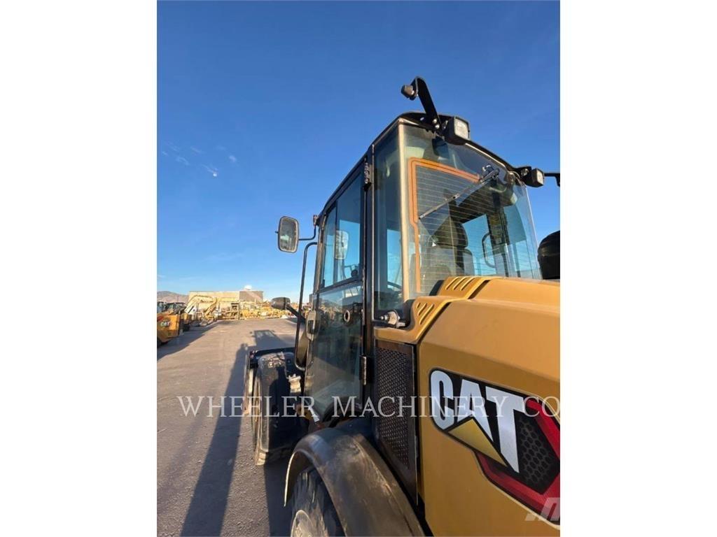 CAT 906M Utovarivači na kotačima