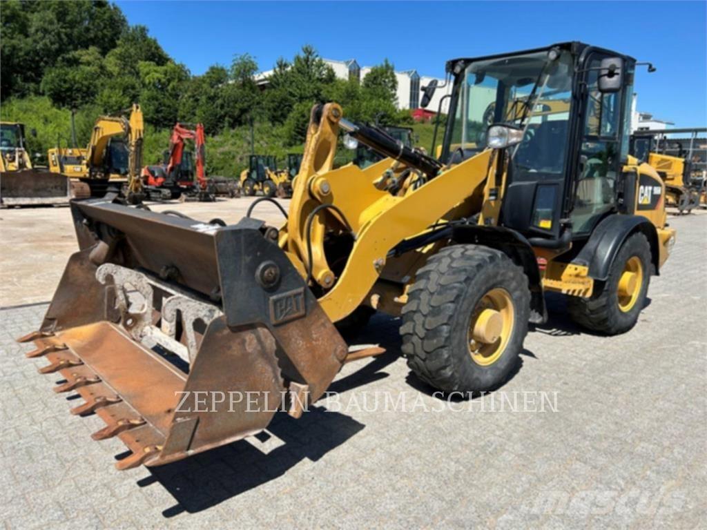 CAT 906M Utovarivači na kotačima