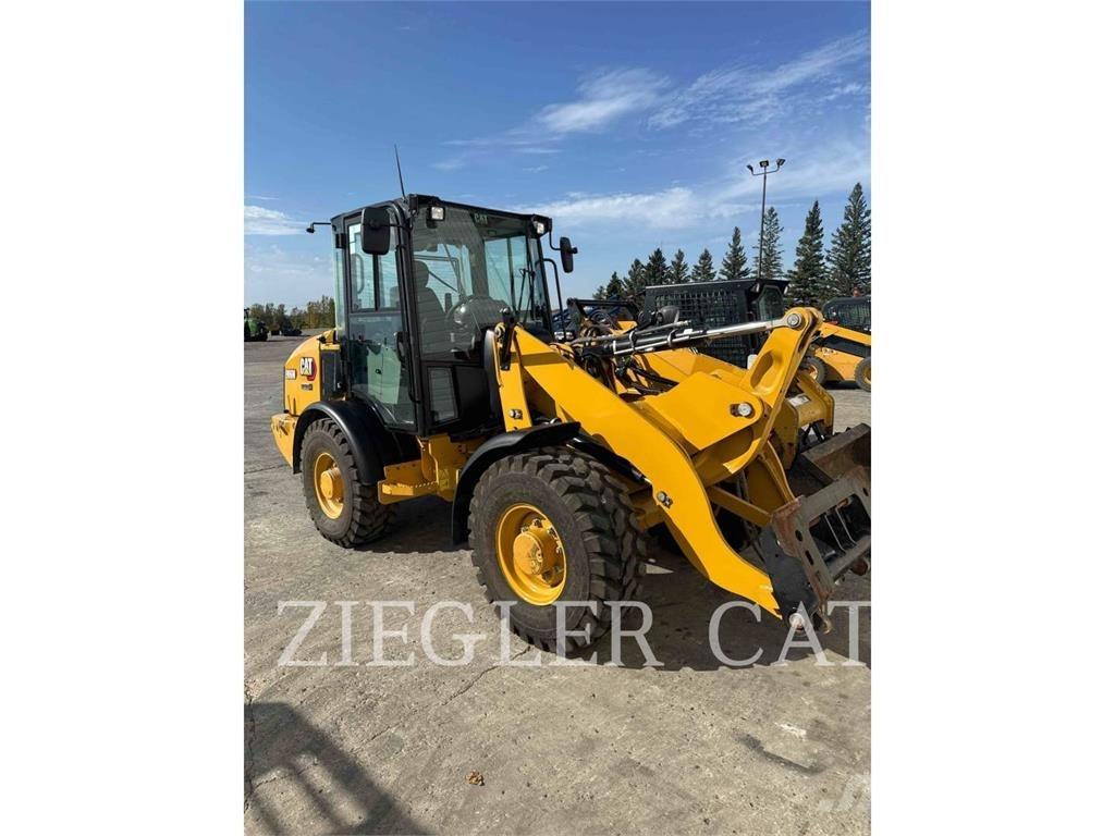 CAT 906M Utovarivači na kotačima