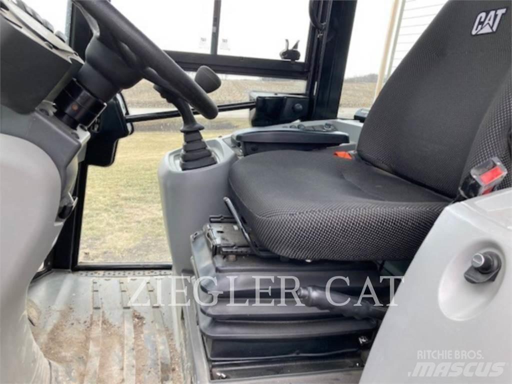 CAT 907M Utovarivači na kotačima