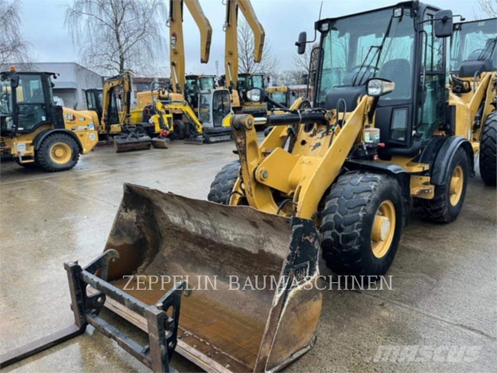 CAT 907M Utovarivači na kotačima