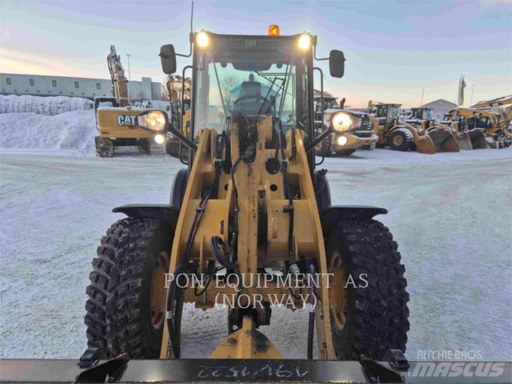 CAT 908M Utovarivači na kotačima
