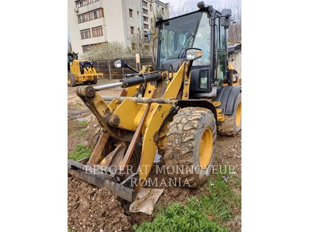 CAT 908M Utovarivači na kotačima