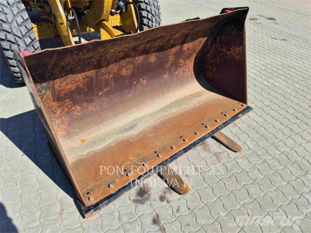 CAT 908M Utovarivači na kotačima