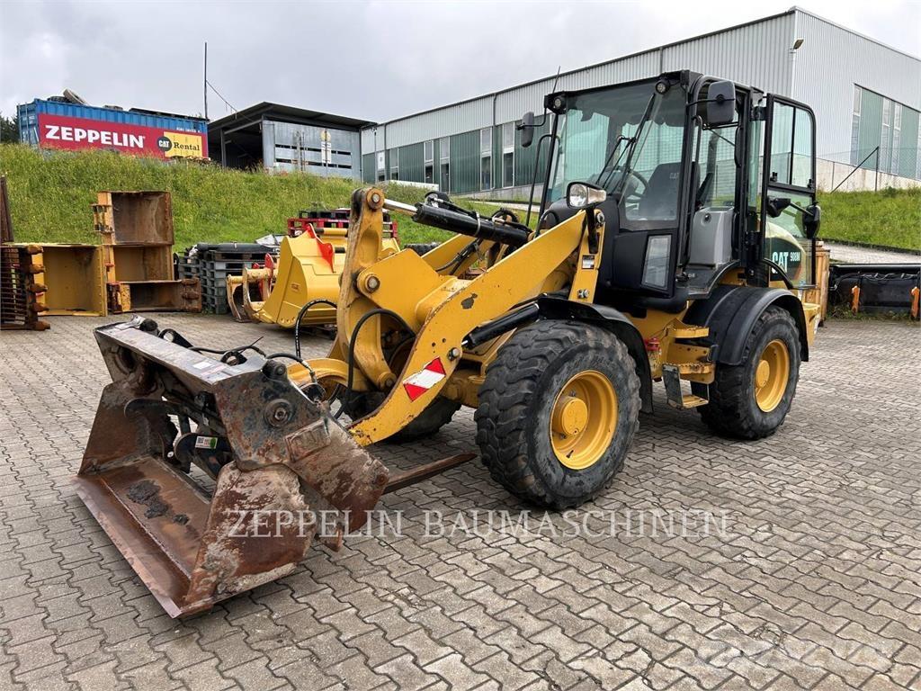 CAT 908M Utovarivači na kotačima