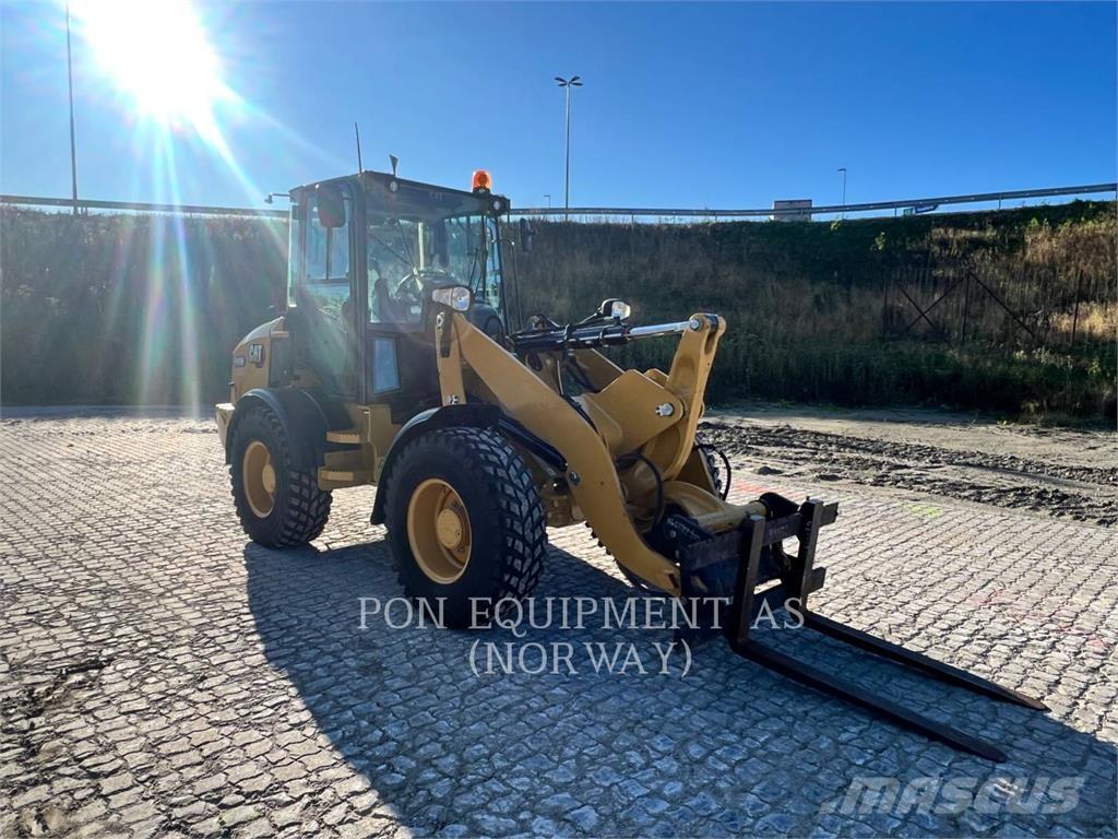 CAT 908M Utovarivači na kotačima