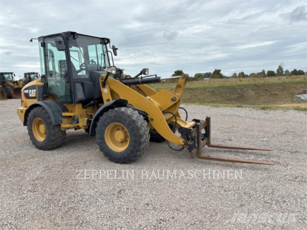 CAT 908M Utovarivači na kotačima